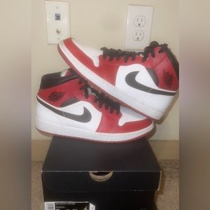 Air Jordan 1 Mid ‘Chicago’